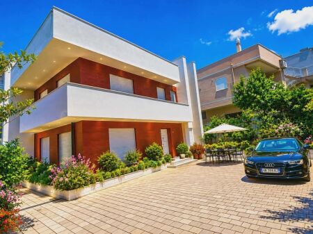 FOR RENT FIRST FLOOR OF A VILLA, 3+1, WITH SUPER FURNISHING NEAR UET