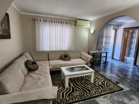 Apartament 2+1 me qira – Rruga Fortuzi - 5 minuta larg qendrës së Tiranës !