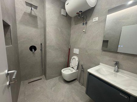 Shitet ,Apartament 1+1, Komuna e Parisit, Tirane