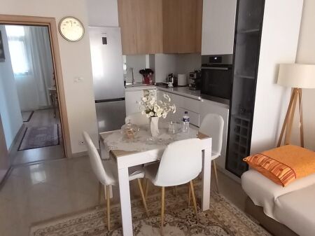 Shitet apartament 2+1 ne Qender tek Bulevardi Zogu I