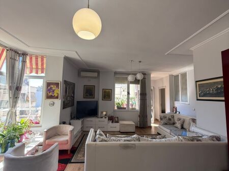 Shitet Apartament 2+1+Soxhorno te Rruga "Edit Durham" (Pranë Bogdanëve & Ambasadave)