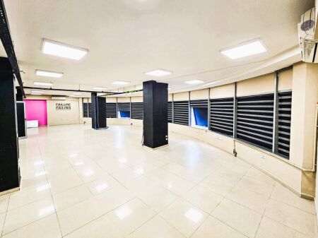 Locale Commerciale in Affitto con Sup: 300 m² in Via Dibrës,
