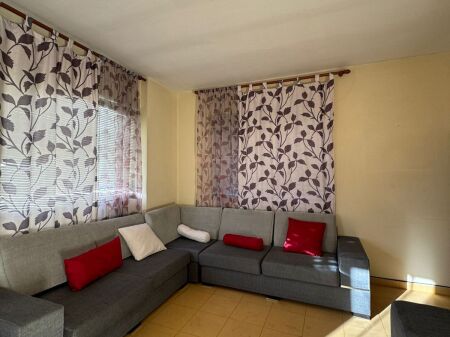 Apartament 2+1 me qira Komuan e Parisit