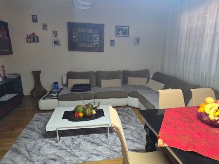 Apartament 1+1 per shitje ne Kombinat