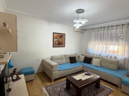 Apartament 1+1 me qira prane Shkolles se Bashkuar
