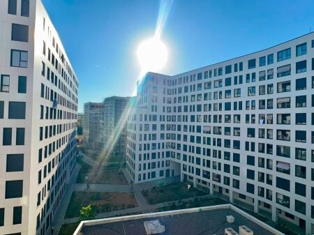 Ufficio in Affitto: 2 Ambienti di Lavoro 21 Dhjetori (Complesso Magnet) - 7° Piano - Superficie 60m² - 40.000 Lek/Mese - Esposizione Sud || Posizione Strategica in Città 
