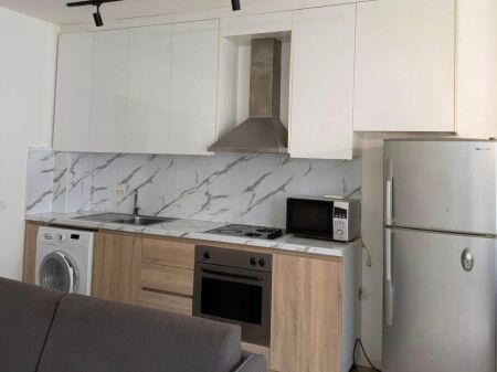 Apartament 1+1 me qira dy minuta nga Qendra