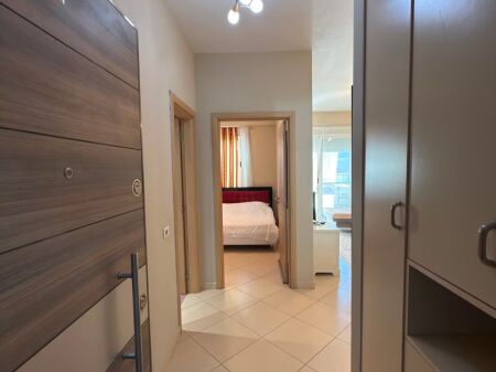 Shitet apartament 1+1 tek Golden park Residence