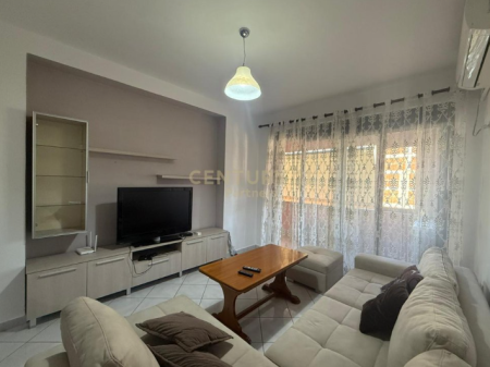 BAR SANTANA-ASTIR, APARTAMENT 1+1 PER QIRA