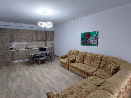 Jepet apartment 1+1 me qira tek Farmacia 10!