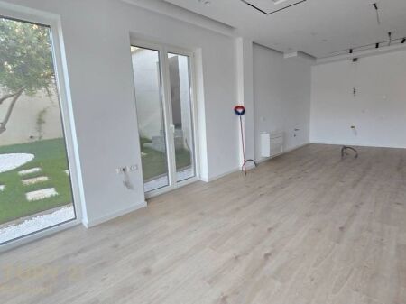 Villa with swimming pool for rent in a private residence, near the Dry Lake! Metropol142923