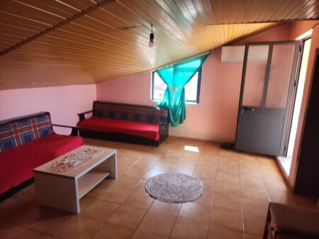 Rent | Shtëpi private 2 + 1 | Rruga Njazi Meka | 300 €/month