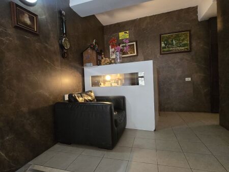 office for rent at Garda - Bllok 65000all