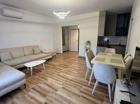 Shitet Apartament 1+1 në Golem – Tek Pishat e Buta 
