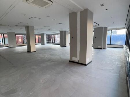  AMBIENTE COMMERCIALE PREMIUM IN AFFITTO PRESSO IL COMPLESSO DELIJORGJI