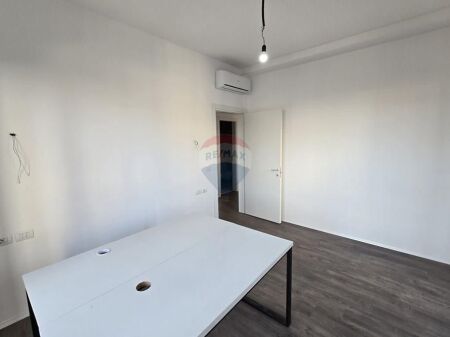 Ufficio in affitto presso Tirana Garden Building
