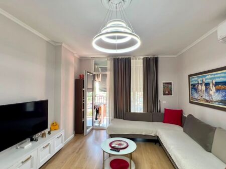SHITET: 1+1 Yzberisht - Gjata Construction (Perballe Grand Gallery) - 140,000€ - Sp.70m² - Pallat i Ri V.2025 me Hipoteke
