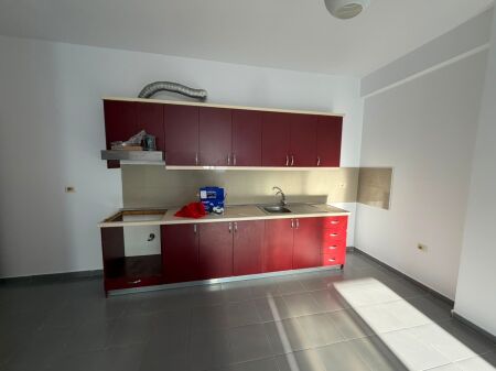 Vendiamo appartamento 2+1 Yzberisht al Bar Unik