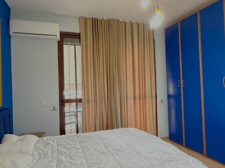 Jepet me qera apartament 2+1+2 me ballkon në zonën e Bllokut. MUNDESI PER AIRBNB