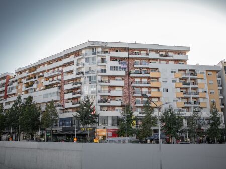 AMBIENTE COMMERCIALE IN AFFITTO UNAZA E RE ,ALES ASTIR
