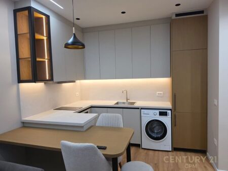 Apartament 1+1+P për Qira tek Ish Blloku, Tiranë - 750€