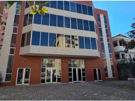 DELIJORGJI, VIA "KAVAJËS", EDIFICIO DI 4 PIANI IN AFFITTO! 13.500 € /Mese