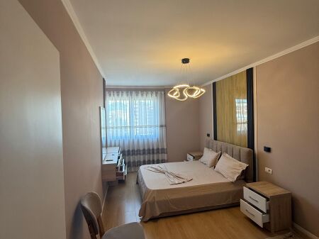 Jepet me Qira Apartament 1+1+Post Parkimi Pallati Eglos te mbikalimi i Astirit