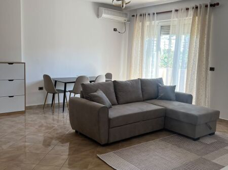  Apartament 1+1 me Qira – Komuna e Parisit 