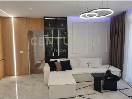 Apartament 2+1+post parkimi me qira prane Ures se Nisharakut!