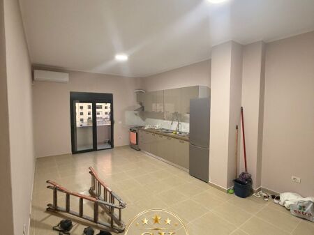  APARTAMENT 2+1 ME QERA  KRYQEZIMI STADIUMIT DURRES