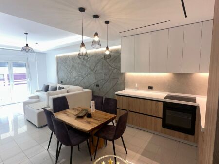  SHITET APARTAMENT 2+1 ME BALLKON  PELIKANI PLAZH DURRES