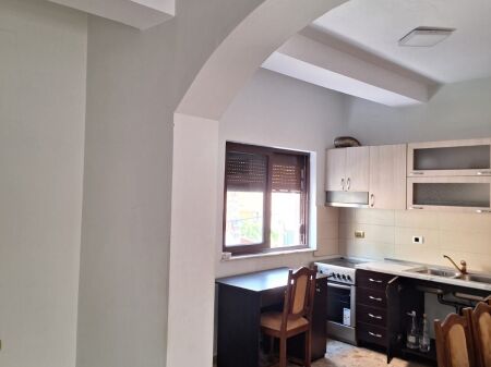Shitet Apartament 3+1 ne Xhamllik/ Prane rruges Xhanfize Keko