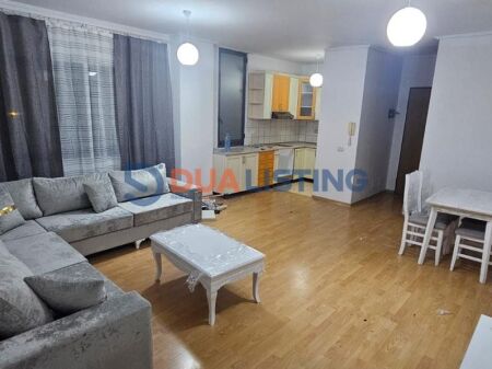 Affittiamo appartamento 2+1+2 a Yzberisht, Via 3 Deshmoret