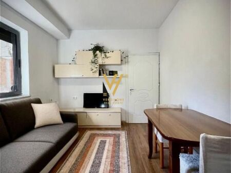 JEPET APARTAMENT 1+1 ME QERA TE RR.HOXHA TAHSIM 40.000 LEKE