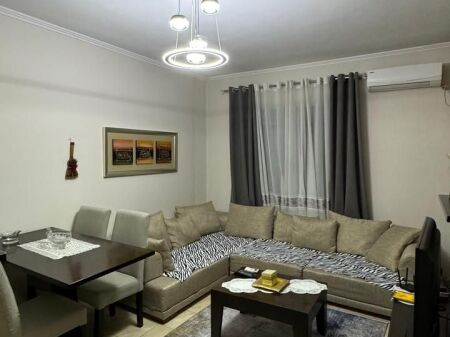Shitet Apartament 2+1