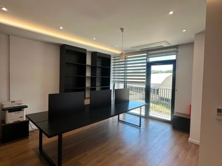Locale per ufficio in affitto 3 ambienti e 2 bagni Lake View Residence