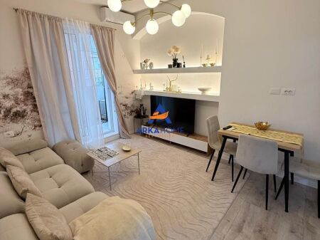 SHITET APARTAMENT 2+1+BALLKON "TE KINEMA AGIMI, BLLOK" 235.000 EURO