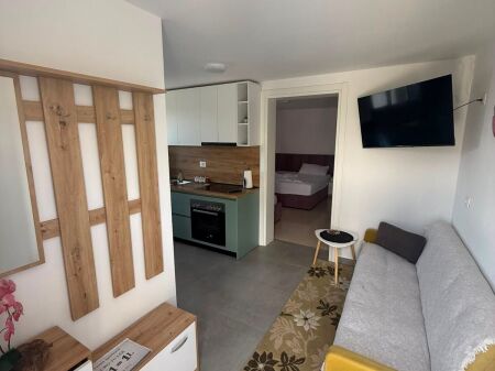 Qera | Apartament 1 + 1 | Qendra Shëndetësore Qytet Studenti | 400 €/muaj