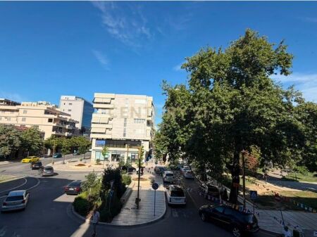 AFFITTASI LOCALE NEL CENTRO DI DURAZZO, IN PIAZZA PRIMAVERA! 1.300 € /Mese
