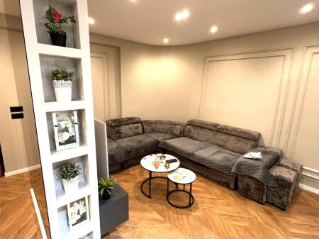 JEPET APARTAMENT 1+1 LUKSOZ ME QERA  
  Vendndodhja: Rezidenca "Kodra e Diellit 1", Tiranë