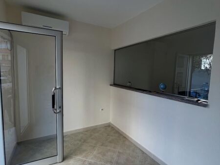  Locale Commerciale in Affitto nel Centro di Durazzo – Viale Durazzo