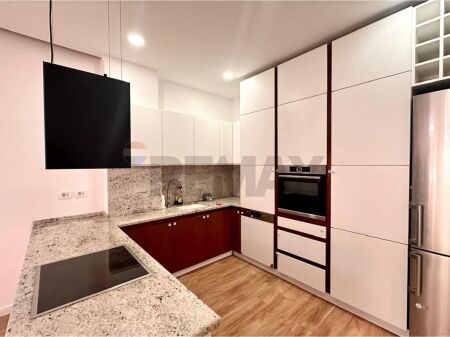 Shitet apartament 2+1+2 , prane Bllokut Gintash, Laprake.