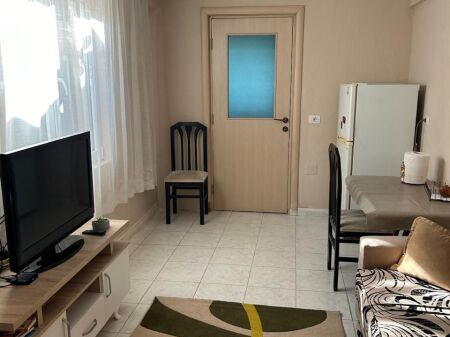 Prane Pazarit te Ri, Jepet me qera apartament 1+1 per Studenta.