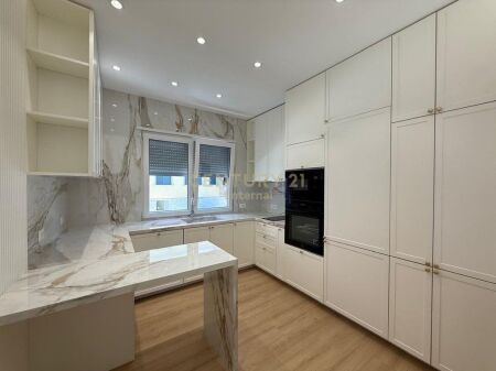 Apartament 2+1+2 per shitje prane Radisson, te Liqeni i Thate