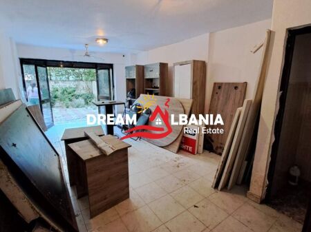 Vendesi/Negozio in vendita a Don Bosko, vicino a Viva Market (ID 5171001)