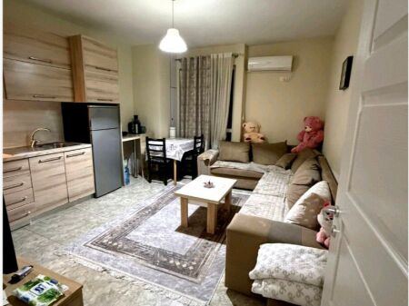  Affittasi appartamento 1+1 presso  Ex Campo di Aviazione  Prezzo: 46.000 Lek/mese