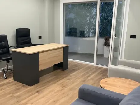 Qera | Ambjent Biznesi | Liqeni i Thatë | 900 €/muaj