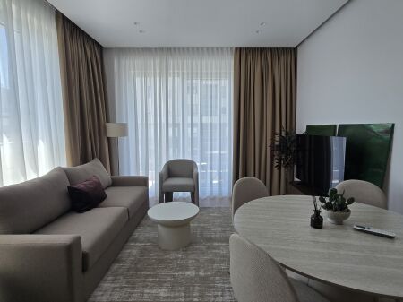 Jepet me qera apartament 1+1 Komuna e Parisit !!!