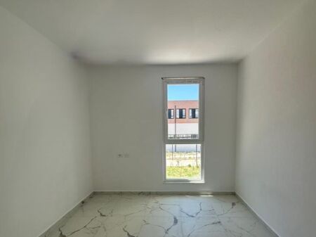 Ufficio in affitto Univers City, di fronte alla scuola Post parcheggio a prezzo