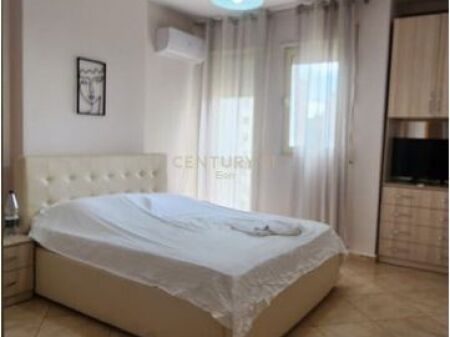 AFFITTASI APPARTAMENTO 3+1+2 VICINO AL PORTO !